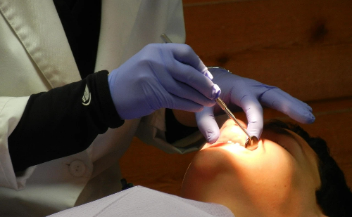 Morte de jovem após extração dentária leva à condenação de clínica e profissional em Minas