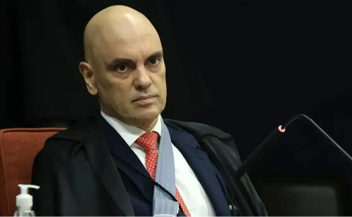 Após operação contra Jair, Moraes inclui publicações de Eduardo Bolsonaro em inquérito por atentado à soberania