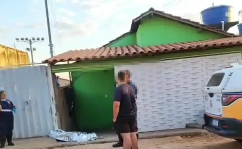 Mulher que reclamou de som alto em festa da vizinha é morta na frente do filho em MG