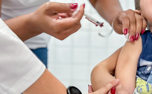 Timóteo amplia vacinação contra meningite e oferece dose para crianças de 12 meses