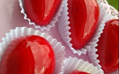 Docerias fecham para atender febre do 'Morango do Amor' no ES