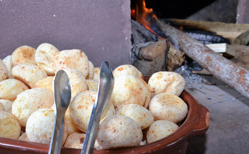 Menina morre após lanche com bolo e pão de queijo em Minas