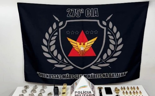 Homem é preso em Coronel Fabriciano com arsenal e drogas após denúncias