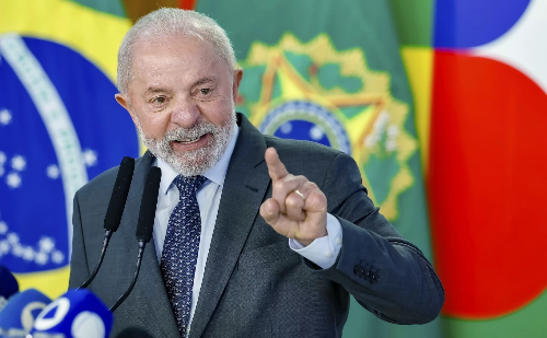 Lula critica voto de pobres em candidatos ricos durante evento em Osasco