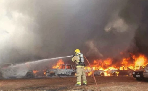 Incêndio destrói 200 veículos em pátio do Detran em MG
