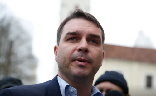Flávio Bolsonaro critica ameaça de sanções dos EUA ao Brasil