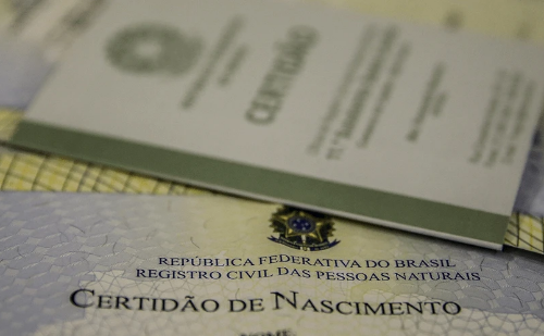 Após abandono, filha conquista direito de retirar sobrenome do pai na Justiça
