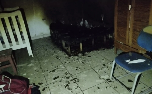 Após briga com esposa, homem incendeia casa e gato morre asfixiado