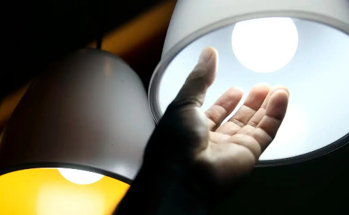 Conta de luz sobe em agosto e gás natural tem queda de 14%