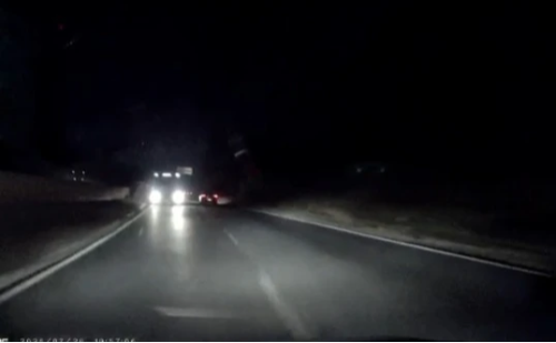 Vídeo: motoristas trafegam na contramão por falha de sinalização em trevo da BR-381 em Caeté