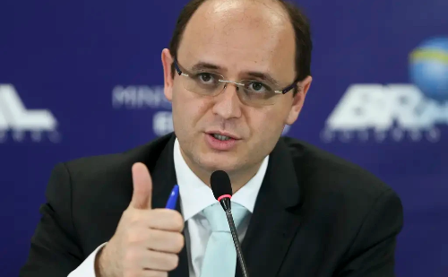 Zema oficializa Rossieli Soares como novo secretário de Educação em Minas