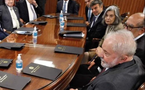 Lula recebe seis ministros do STF em jantar após sanções dos EUA a Moraes
