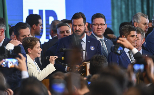 União Brasil decide sair do governo Lula e ameaça expulsar ministro