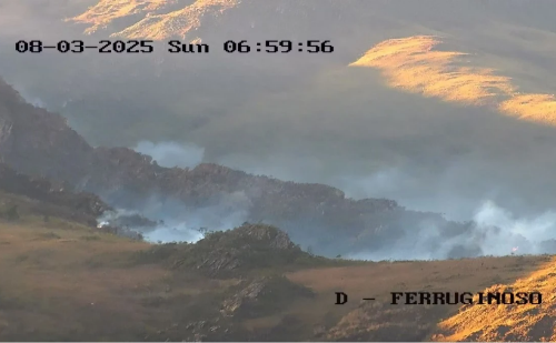 Fogo se espalha pelo Parque da Serra do Rola-Moça e mobiliza bombeiros