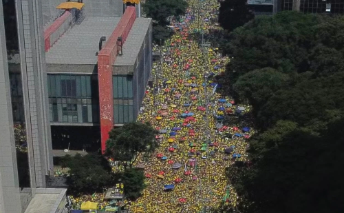Manifestações pelo impeachment de Lula e Moraes mobilizam o país