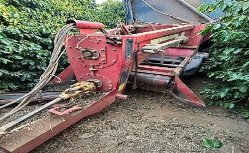 Idoso morre ao ser sugado por colheitadeira durante colheita de café em MG