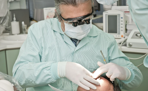 Paciente engole chave metálica durante tratamento odontológico no DF