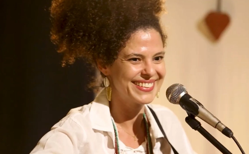 "Mi Casa, Su Teatro" recebe Bella Guerra e Luc Xander em noite musical intimista em Ipatinga