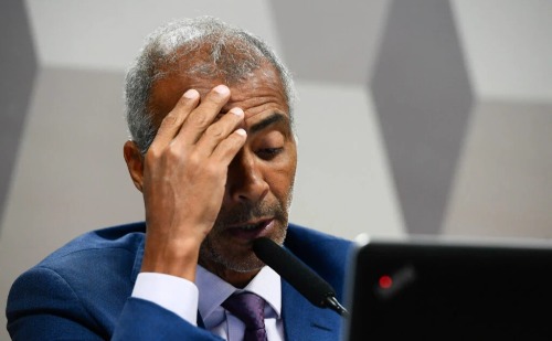 Romário rompe laços com Bolsonaro e apaga fotos antigas