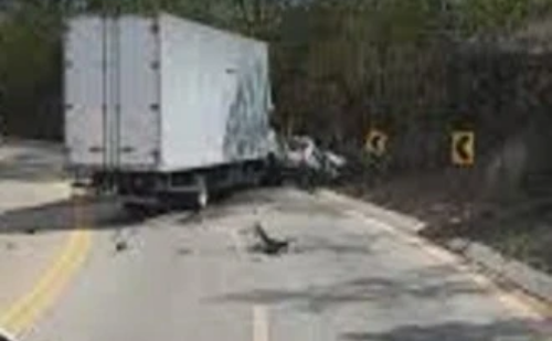 Duas pessoas morrem em colisão entre carro e caminhão na MGC-356