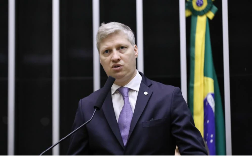 Marcel van Hattem reage a pedido de suspensão e chama ação de 'golpe'