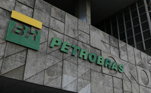 Ações da Petrobras recuam quase 7% após anúncio de dividendos