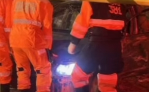 Carro derruba poste na BR-381 em Ipatinga e mata duas pessoas