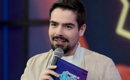 Filho de Faustão, João Silva emociona ao homenagear pai na estreia de seu programa no SBT