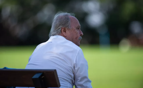 Acusado de má gestão, ex-presidente do Cruzeiro usou cartão do clube para adquirir terno de R$ 10 mil