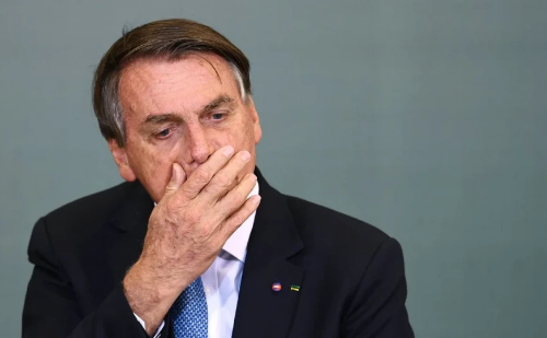 Bolsonaro pede autorização para exames após crises de soluço e refluxo persistentes