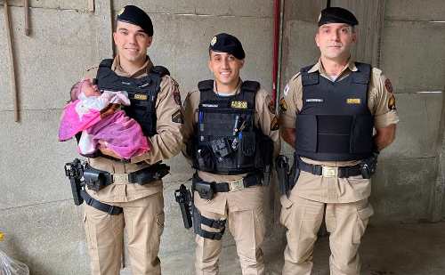Policiais salvam bebê de nove dias engasgada em Ubaporanga