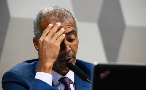Deputado pede expulsão de Romário do PL após recusa em apoiar impeachment