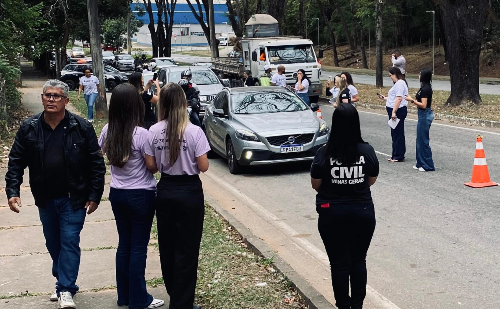 Blitz educativa marca campanha Agosto Lilás contra violência à mulher em Ipatinga