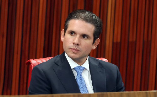 Projeto de isenção do IR deve ser votado em breve, afirma Hugo Motta