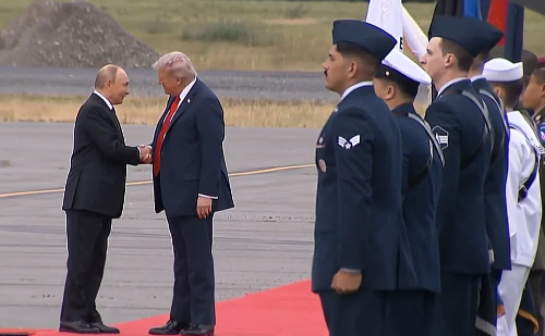 Trump sinaliza alinhamento com Putin e preocupa aliados europeus