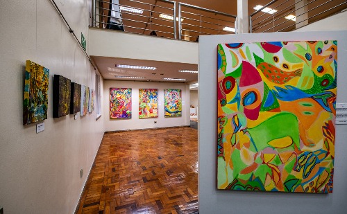 Exposição reúne 102 obras de artistas do Vale do Aço na Fundação Aperam até setembro