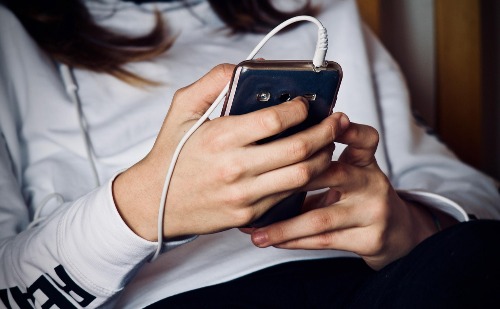 Justiça obriga Google a alertar sobre publicidade infantil no YouTube