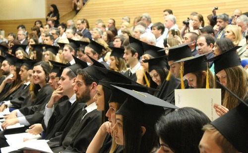 Trump cancela milhares de vistos de estudantes estrangeiros nos EUA
