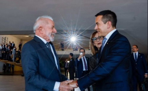 Hugo Motta tenta avançar com PL da adultização, mas oposição articula resistência