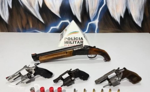 Polícia apreende arsenal e drogas em residência de suspeito em Ipatinga