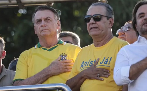 PF indicia Bolsonaro e filho por tentativa de interferência e mira Malafaia