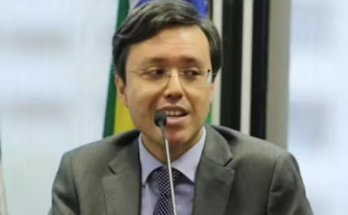 Auditor acusado de fraudes bilionárias com Ultrafarma é exonerado em SP