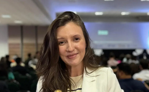 Nicole Briones deixa comando das redes sociais da EBC