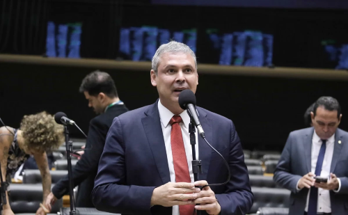 PT solicita prisão preventiva de Bolsonaro e aponta risco de fuga