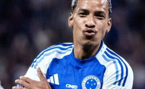 Com golaços e festa no Mineirão, Cruzeiro bate o Inter e põe fim a sequência negativa