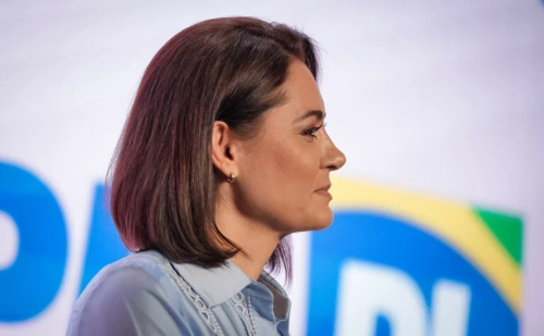 Michelle Bolsonaro reage a ação no STF e afirma não ter medo de investigação