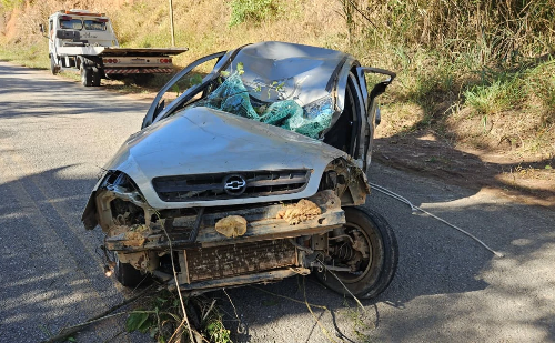Policial penal e passageiro ficam feridos em acidente na MG-232 em Mesquita