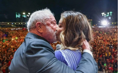 Lula celebra aniversário de Janja com mensagem romântica