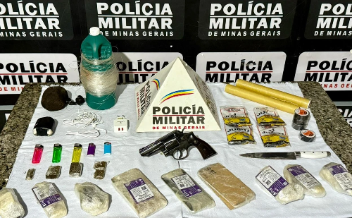 Trio é preso ao tentar lançar celulares e drogas em presídio de Ipaba
