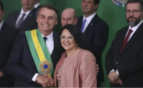 Moraes libera visita de Damares a Bolsonaro em prisão domiciliar
